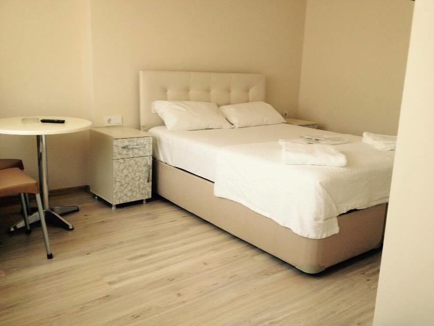 Cicekli Yali Hotel Buyukada Island Bilik gambar