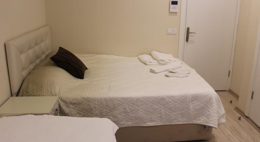Cicekli Yali Hotel Buyukada Island Bilik gambar