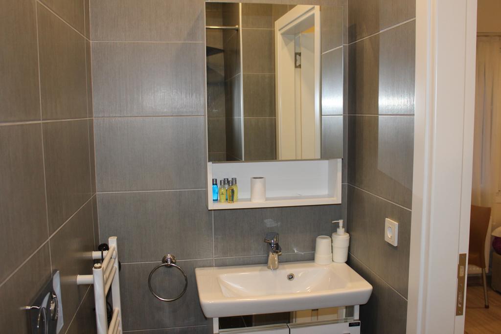 Cicekli Yali Hotel Buyukada Island Bilik gambar