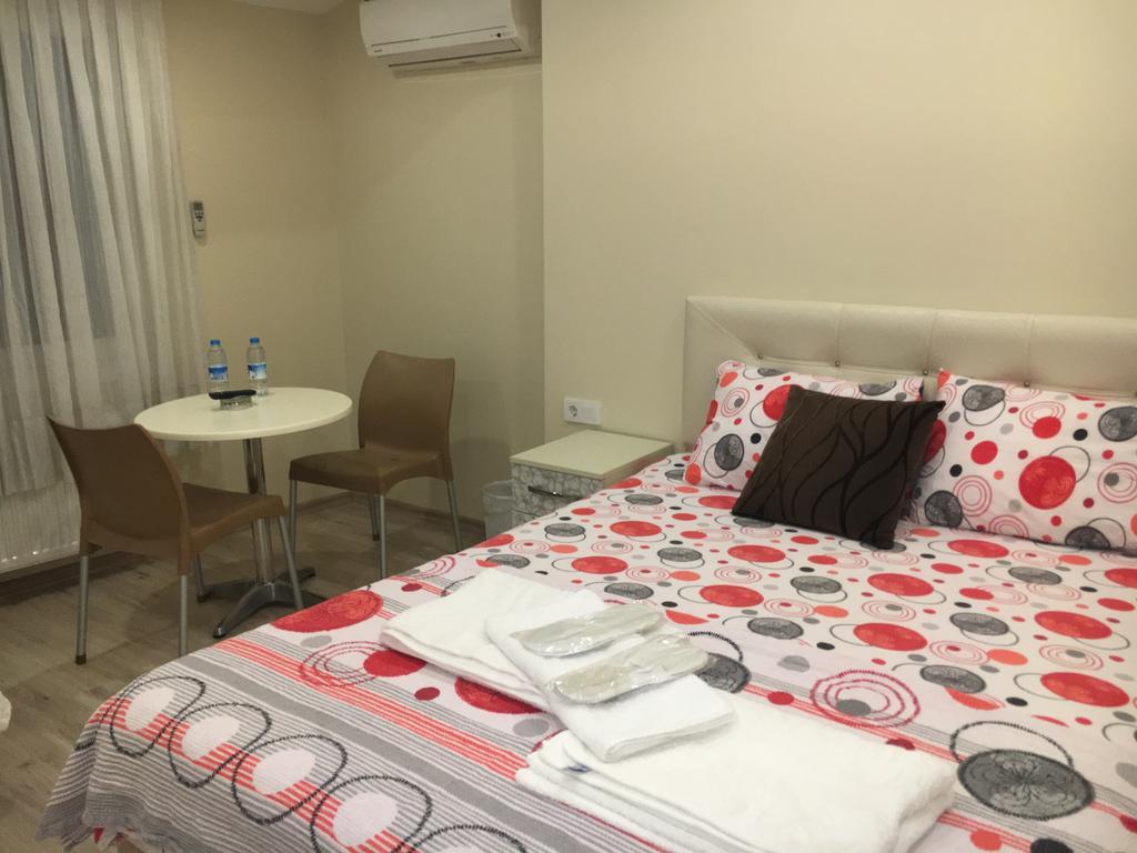 Cicekli Yali Hotel Buyukada Island Bilik gambar